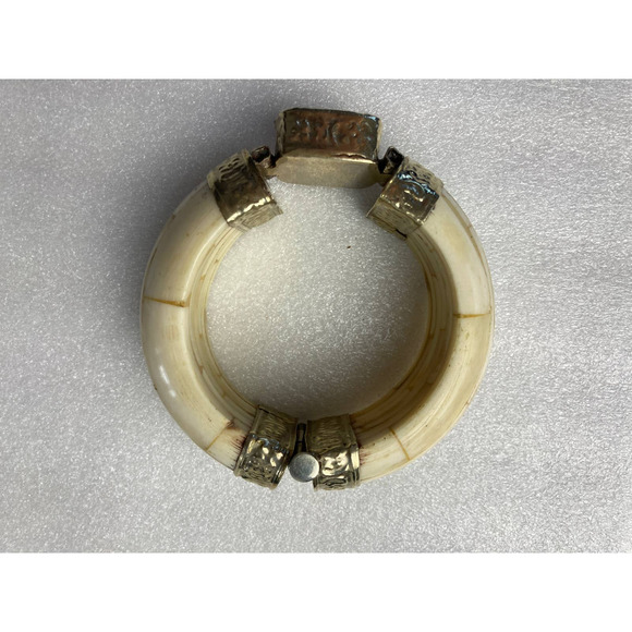 Vintage Bone Ornate Bracelet Red Agate Cabochon Silver Tone Bohemian Pin Closure - Picture 7 of 9